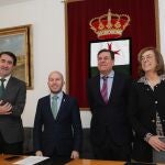 Suárez-Quiñones, Fernández Carriedo, Ángeles Armisén y Roberto Martín en la firma del acuerdo