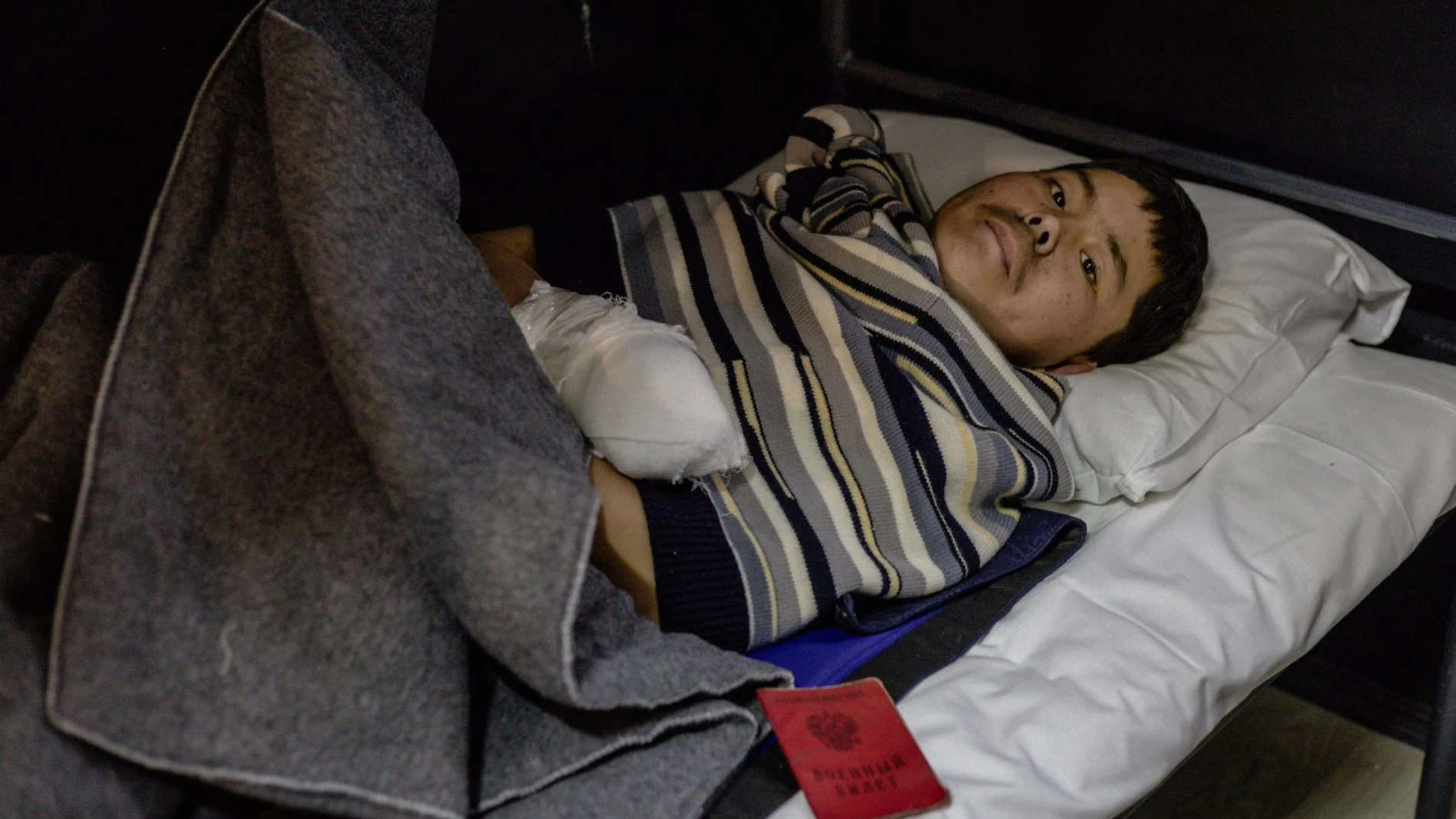 KIEV, 13/01/2025.- El presidente ucraniano, Volodímir Zelenski, ofreció este domingo devolver a Pionyang a los dos soldados norcoreanos capturados en la región rusa de Kursk a cambio de ucranianos que Rusia retiene como prisioneros de guerra. "Ucrania está lista para enviar a Kim Jong-un a los soldados si él puede organizar su intercambio por nuestros guerreros que son mantenidos presos en Rusia", dijo Zelenski en un mensaje publicado en inglés, ucraniano y coreano en su cuenta oficial de X. ...