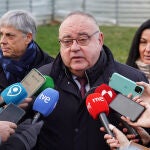 El consejero de Sanidad, Alejandro Vázquez Ramos, visita las obras de reforma del centro de salud de San Andrés del Rabanedo. Junto a él, el delegado territorial de la Junta en León, Eduardo Diego y la alcaldesa del municipio, Ana María Fernández Courel