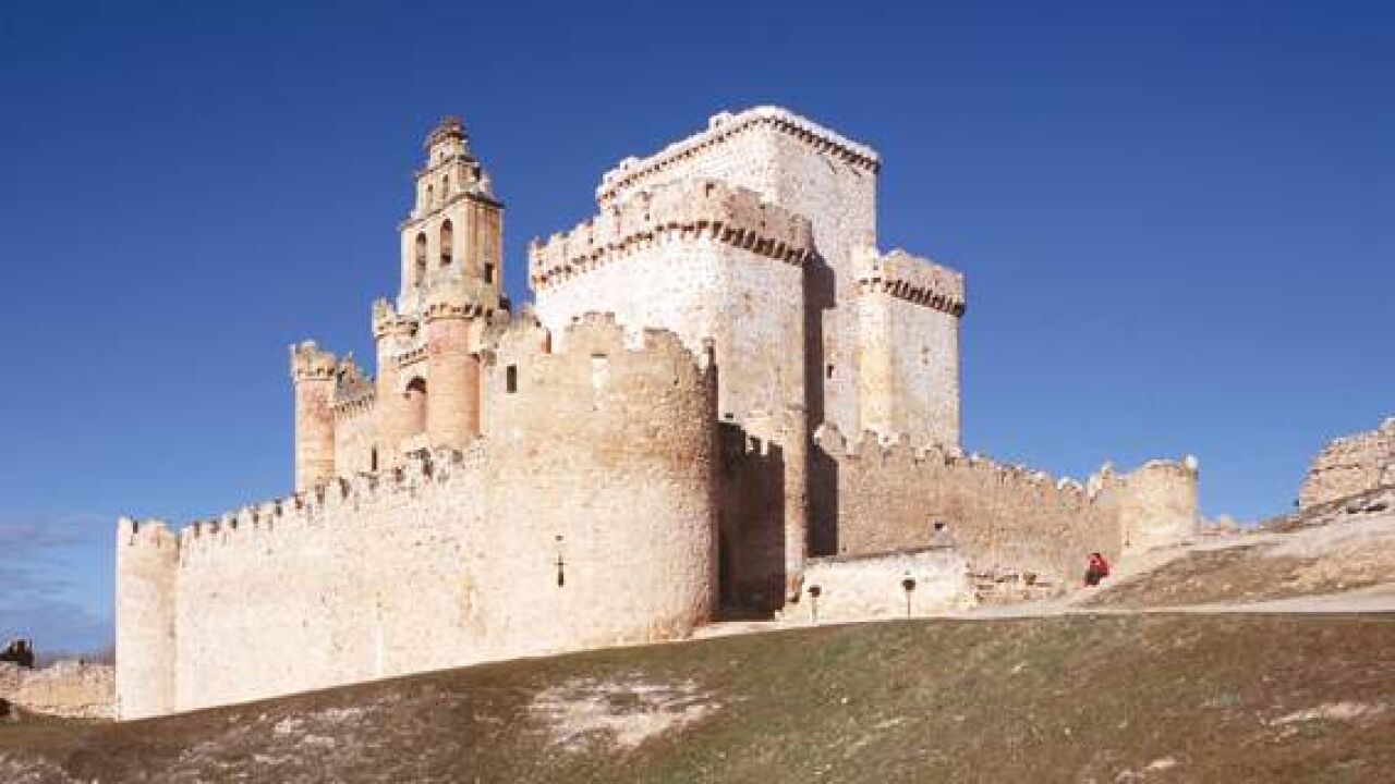 El impresionante castillo que sorprende por su color rosa