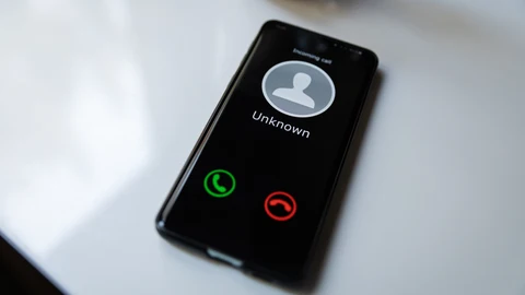 Cada vez son más comunes las llamadas spam o estafas telefónicas que intentan robar nuestros datos personales o dinero, pese a los avisos de leyes, la Policía o la Guardia Civil