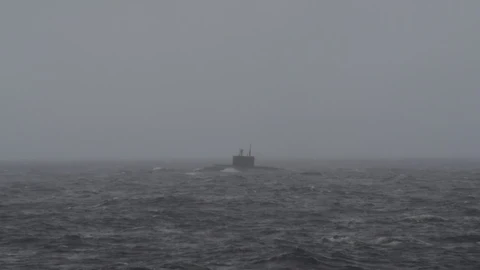 Submarino ruso "Novorossiysk" en superficie.