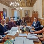 El presidente de la Diputación de Zamora, Javier Faúndez, se reúne con representantes del Ayuntamiento de Toro, encabezados por la alcaldesa Ángeles Medina Calero