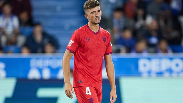 AMP.- Detenido el jugador del Sevilla FC Kike Salas por forzar tarjetas amarillas para apuestas ilegales