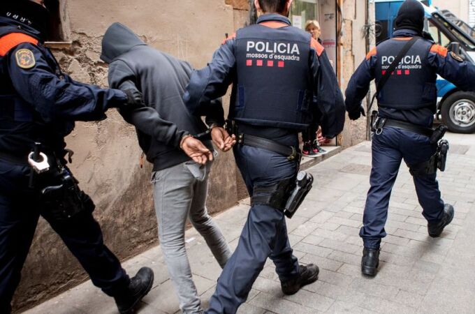 Momento de una detención de los Mossos d'Esquadra 