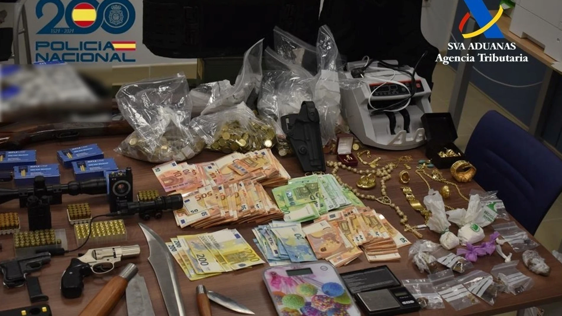 Elementos intervenidos en la operación en Écija