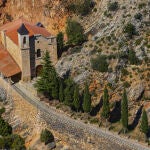 La curiosa ermita de este pueblo de Teruel: el lugar donde nunca deja de “llover”