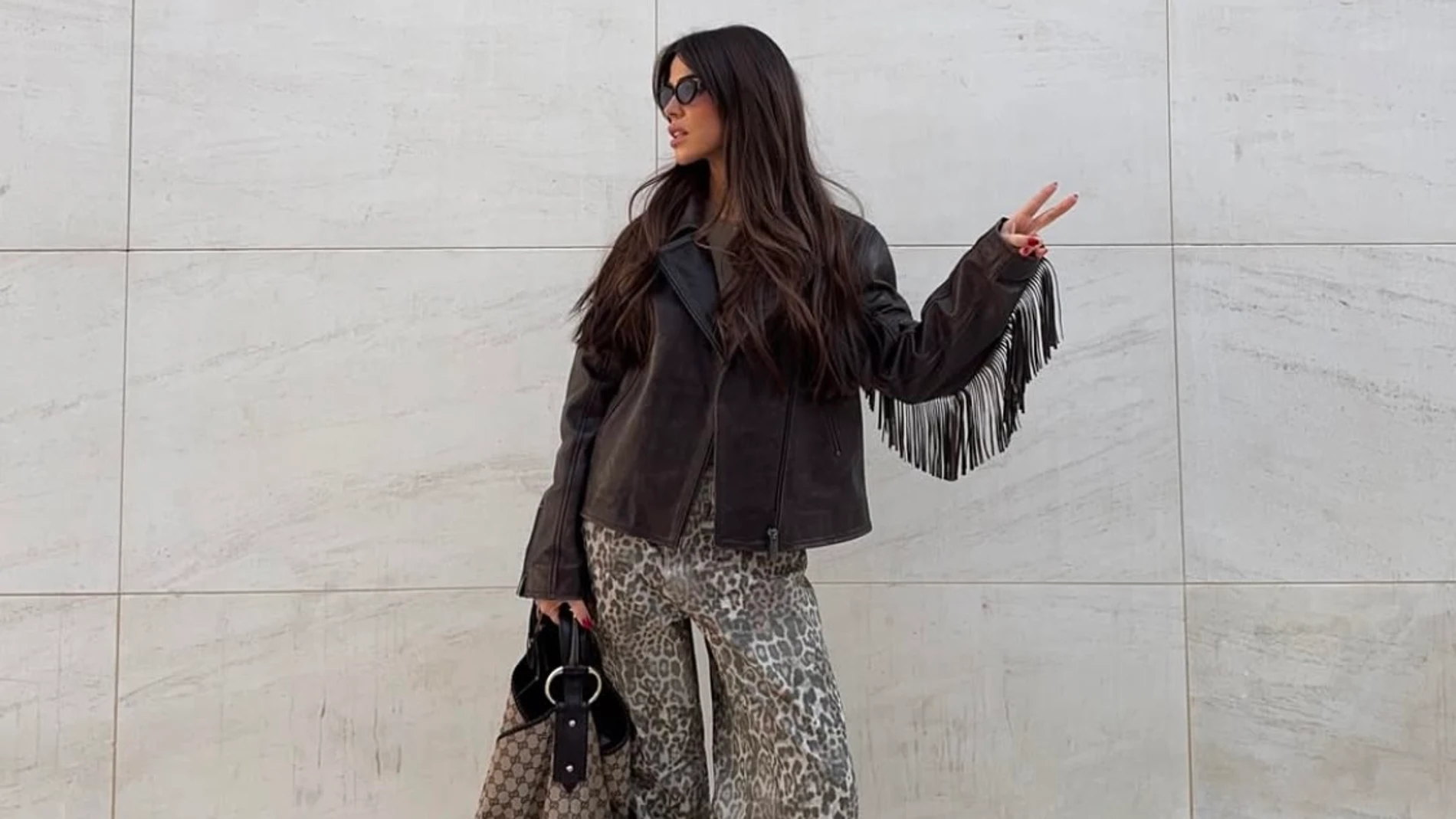 Violeta Mangriñán con chaqueta de flecos de Parfois.