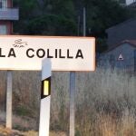 Cartel de La Colilla a la entrada del municipio