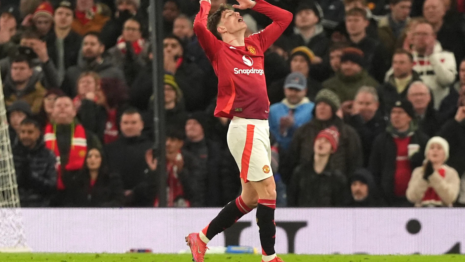16 January 2025, United Kingdom, Manchester: Manchester United's Alejandro Garnacho rues a missed chance during the English Premier League soccer match between Manchester United and Southampton at Old Trafford. Photo: Martin Rickett/PA Wire/dpa 16/01/2025 ONLY FOR USE IN SPAIN