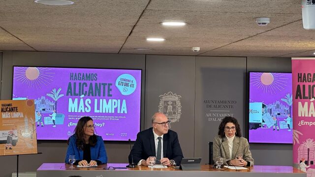 El concejal de Limpieza Viaria y Recogida de Residuos, Manuel Villar, en la presentación hoy de la campaña "Hagamos Alicante más limpia"
