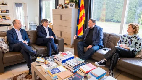 AMP.- Junqueras y Puigdemont acuerdan iniciar una "nueva etapa" y espacios coordinados entre ERC y Junts