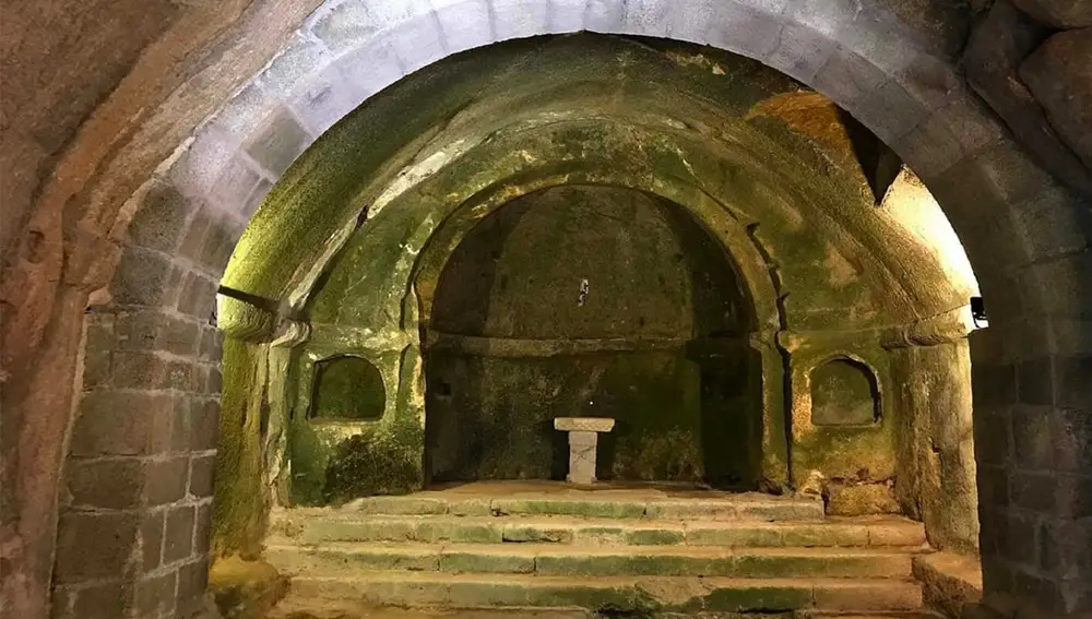 Interior del Monasterio de San Pedro de Roca