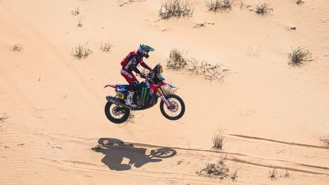 Tosha Schareina pega un salto en la etapa de este jueves