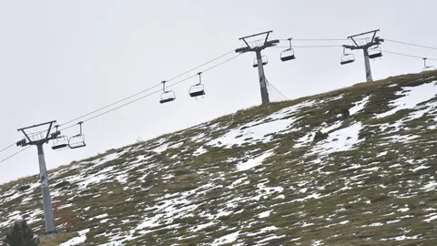 Nueve heridos muy graves y ocho graves tras la caída de un telesilla en la estación de Astún (Huesca)