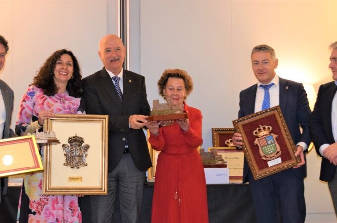 La presidenta de honor de Galletas Gullón, María Teresa Rodríguez Sainz-Rozas, ha recogido hoy el Premio Pantortilla de Oro 2025, que le ha otorgado la Peña Campurriana de Santander