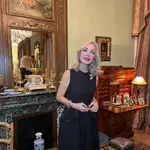 Carmen Lomana con vestido negro.