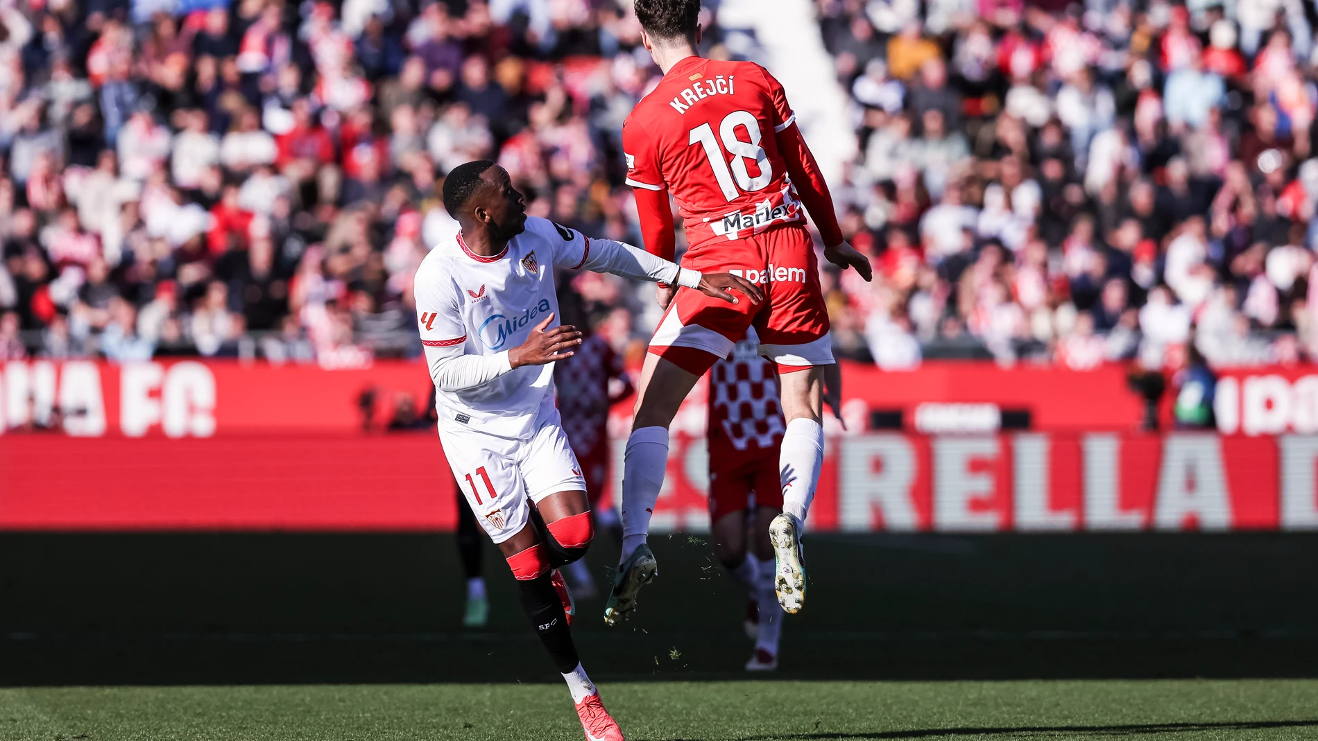 Ladislav Krejci of Girona FC and Dodi Lukebakio of Sevilla FC in action during the Spanish league, La Liga EA Sports, football match played between Girona FC and Sevilla FC at Estadio de Montilivi on January 18, 2025 in Girona, Spain.AFP7 18/01/2025 ONLY FOR USE IN SPAIN