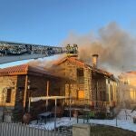 Sucesos.- Arde un chalet aislado en Patones por un incendio que comenzó en la chimenea pero sin registrar víctimas