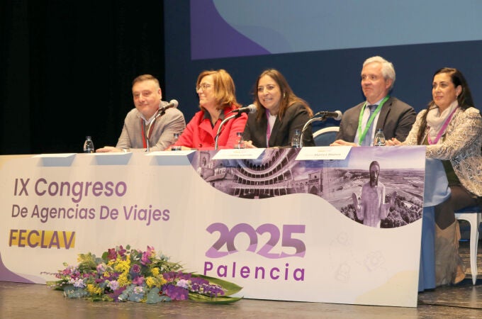 Miriam Andrés inaugura el Congreso de Agencias de Viajes en compañía de Ángeles Armisén