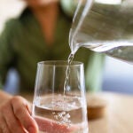 ¿Caliente, fría o templada? la temperatura perfecta a la que deberíamos beber el agua 
