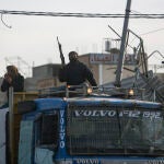 Camiones con ayuda humanitaria cruzan la frontera entre Egipto y el sur de la Franja de Gaza