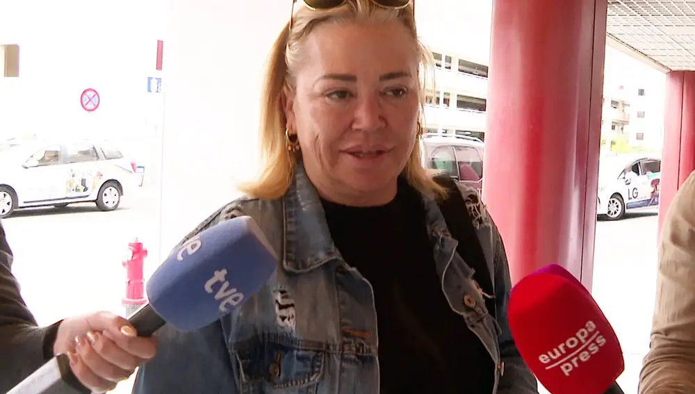 Belén Esteban llega un día más al hospital donde se encuentra ingresada la hija de Anabel Pantoja