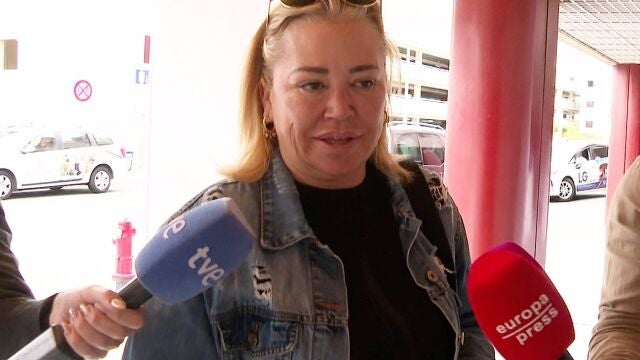 Belén Esteban llega un día más al hospital donde se encuentra ingresada la hija de Anabel Pantoja