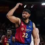 Parker gesticula hacia los árbitros en el partido ante el Surne Bilbao Basket