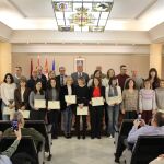 El presidente de la Diputación de Segovia, Miguel Ángel de Vicente, junto a los nuevos funcionarios