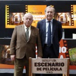 El consejero Gonzalo Santonja y el director de Turismo, Ángel González Pieras, presentan la oferta de la Junta en Fitur