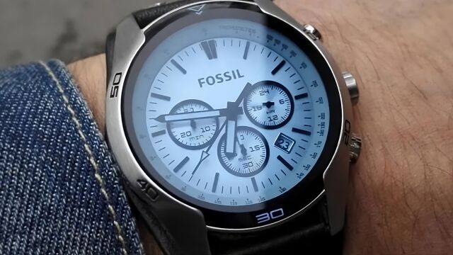 El icónico reloj Fossil de piel negra, ahora está al 53% de descuento en Amazon 