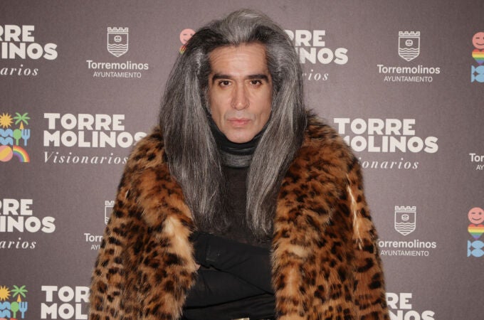 Mario Vaquerizo con abrigo de leopardo.