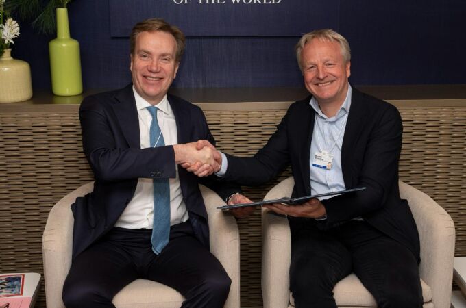 Jorge Brende, presidente del Foro Económico Mundial, y Maarten Watselaar, CEO de Moeve