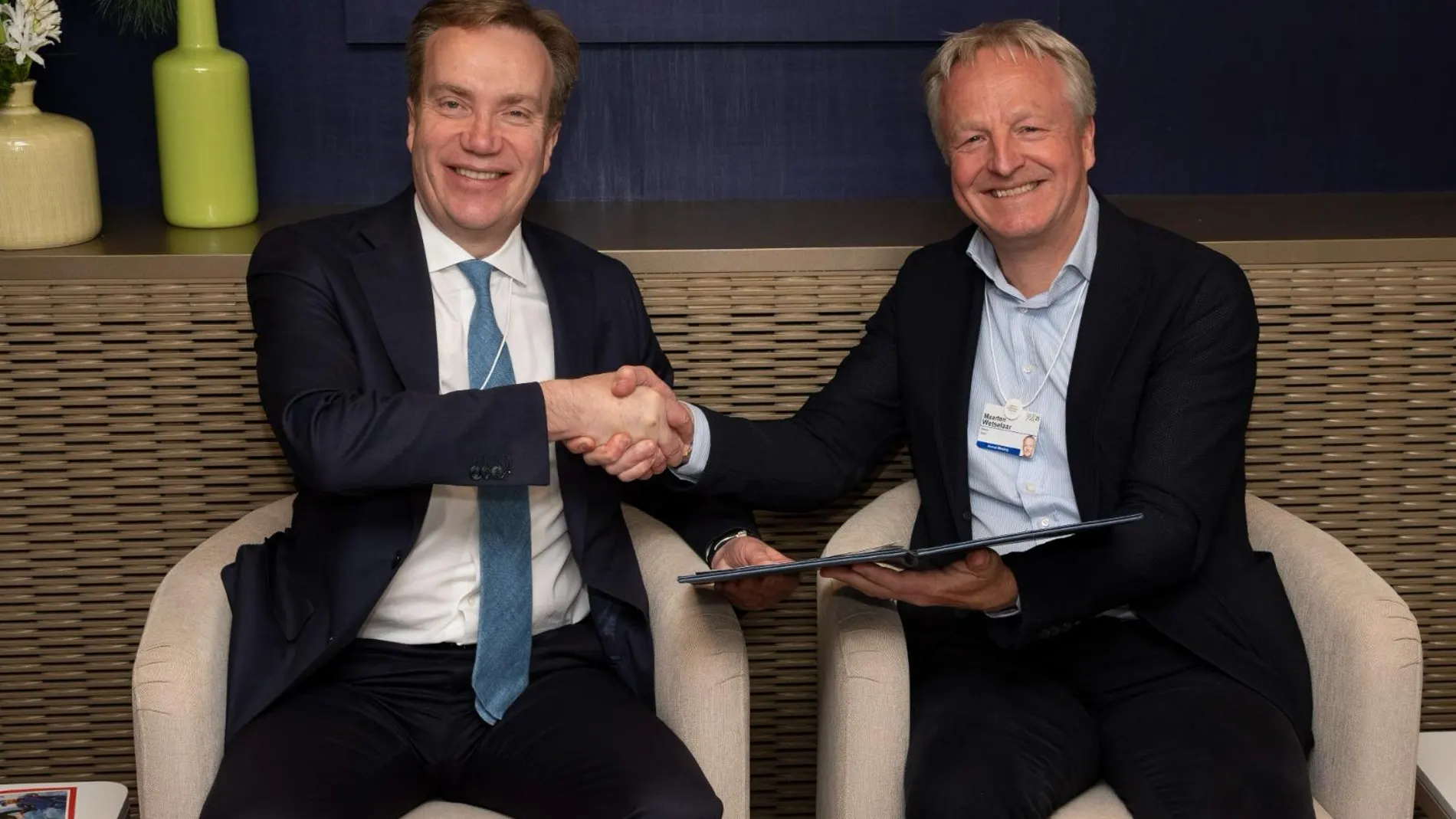 Jorge Brende, presidente del Foro Económico Mundial, y Maarten Watselaar, CEO de Moeve