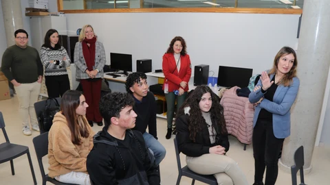 La consejera de Educación, Rocío Lucas, visita un Instituto de Palencia