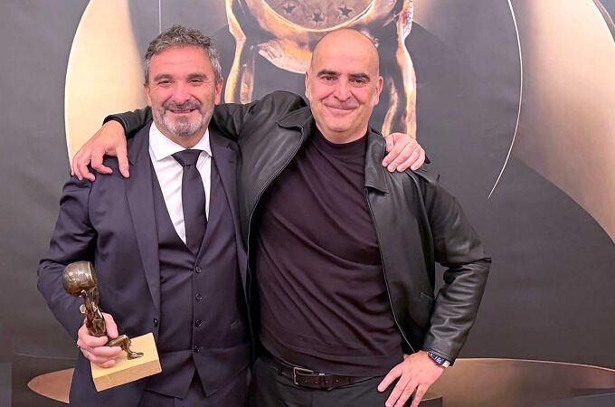 Arturo Roldán y Josu Iriarte recogiendo el European Award en la categoría de Arquitectura en Budapest