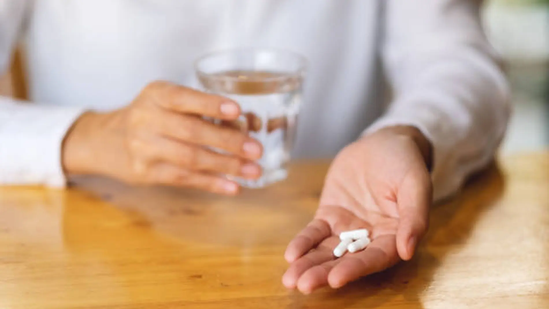 Soy nutricionista y por esto no debes tomar ibuprofeno para el dolor de cabeza: "No estás resolviendo el problema sino..."