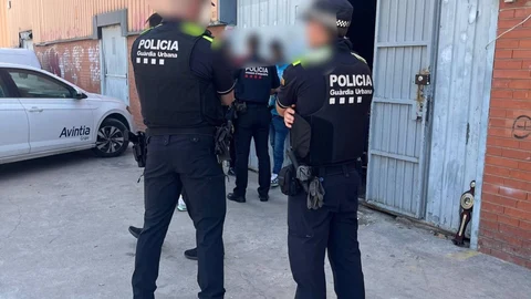 Imagen de un desalojo de "okupas" conflictivos en Badalona