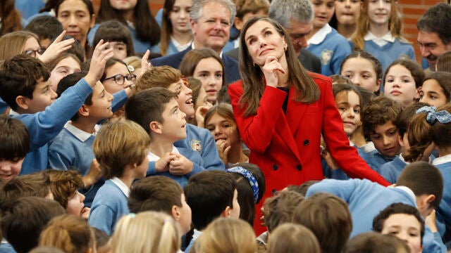 La reina Letizia visita al CEIP Cortes de Cádiz incluido en el “Think Equal”