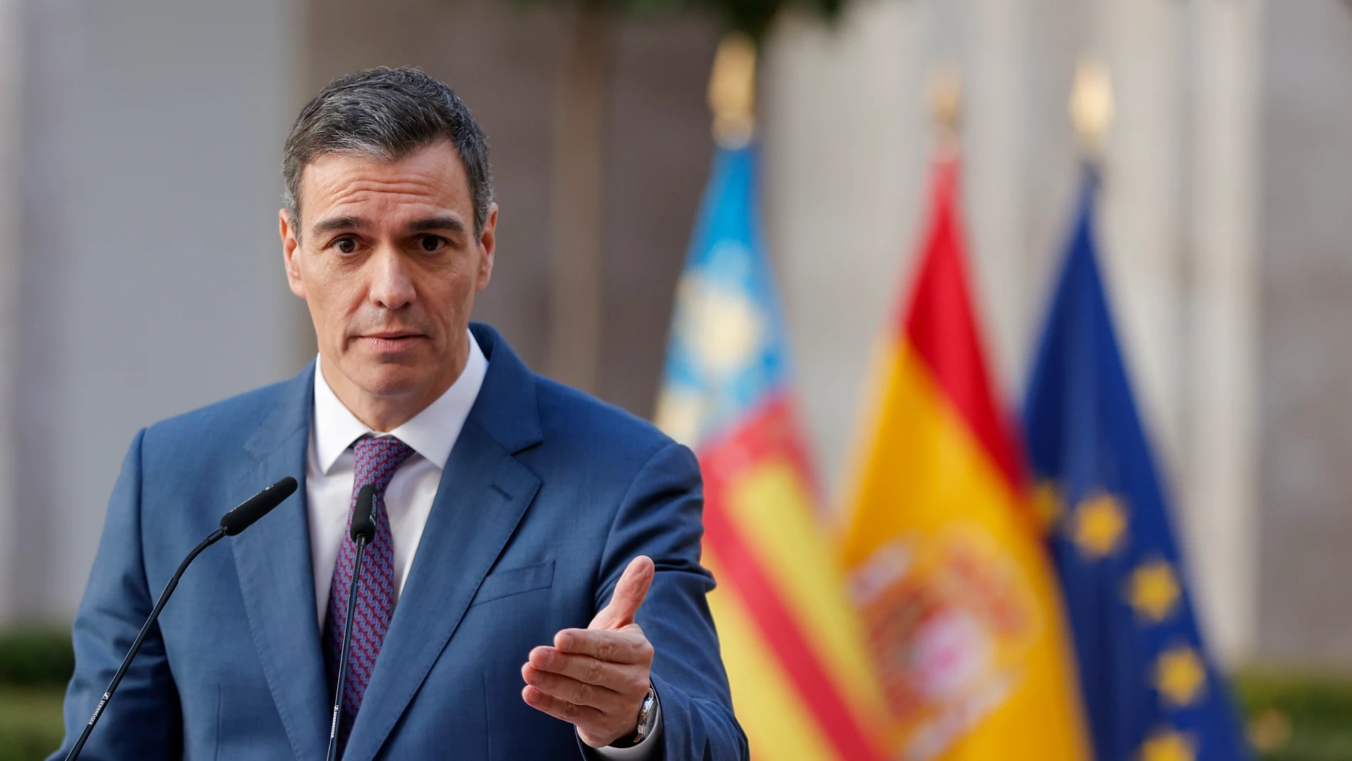 -FOTODELDIA- GRAFCVA4940. VALENCIA, 23/01/2025.- El presidente del Gobierno, Pedro Sánchez, durante su comparecencia tras la reunión interministerial sobre la dana en la sede de la Delegación del Gobierno en València, en la que se ha reunido con alcaldes de los municipios afectados por las riadas del pasado 29 de octubre y la reunión con agentes sociales. EFE/Manuel Bruque