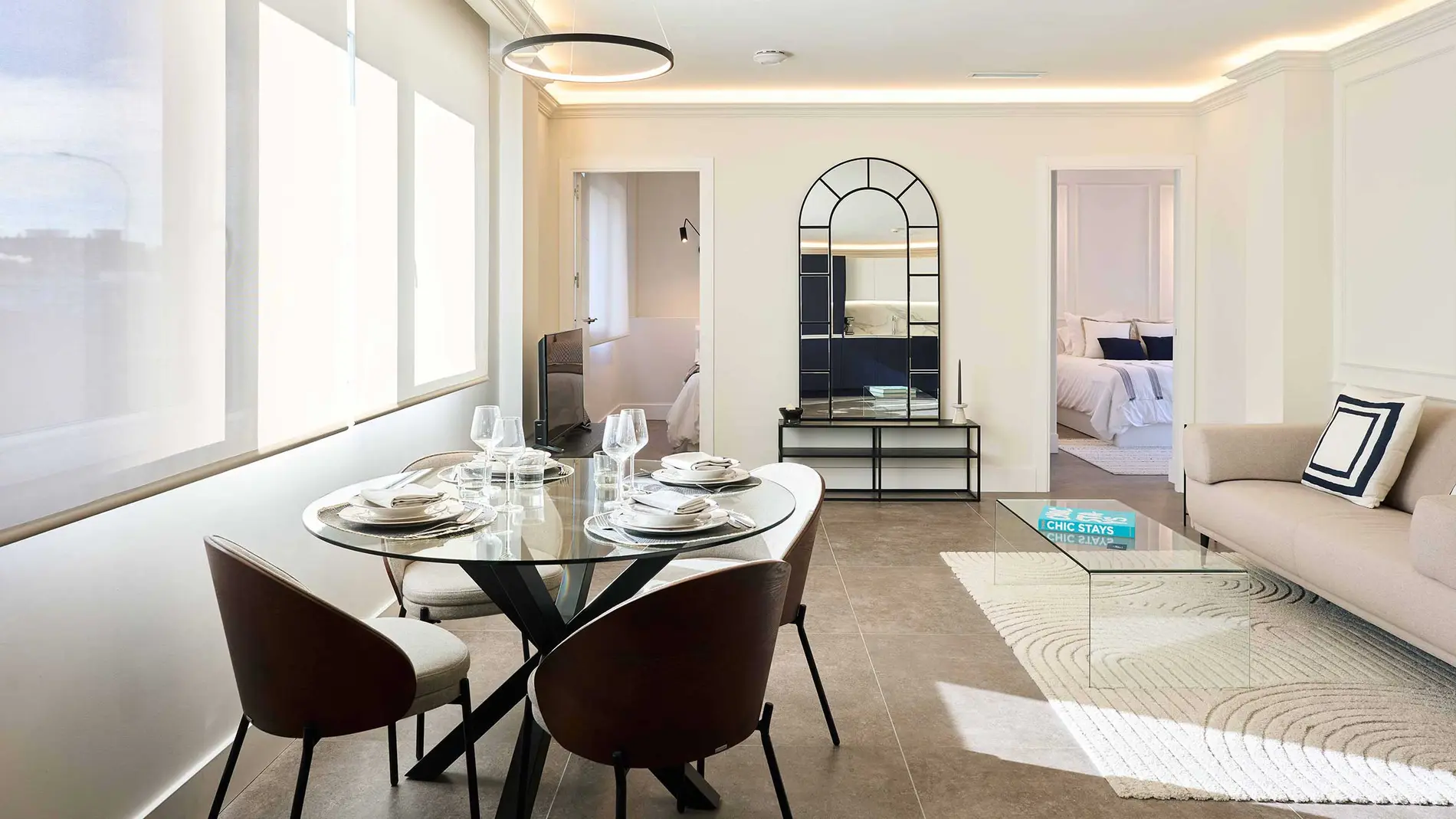 Bienestar integral: Desde programas de salud preventiva hasta servicios de limpieza y asistencia, todo está diseñado para garantizar una calidad de vida óptima.