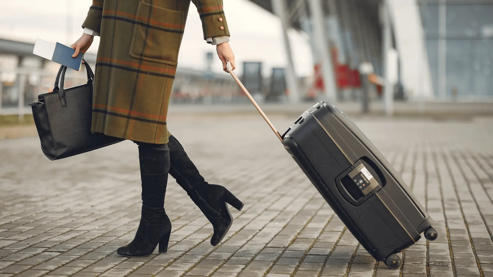 La bolsa de viaje por la que ninguna compañía te hará pagar: tiene gran capacidad y cuesta menos de 30 euros
