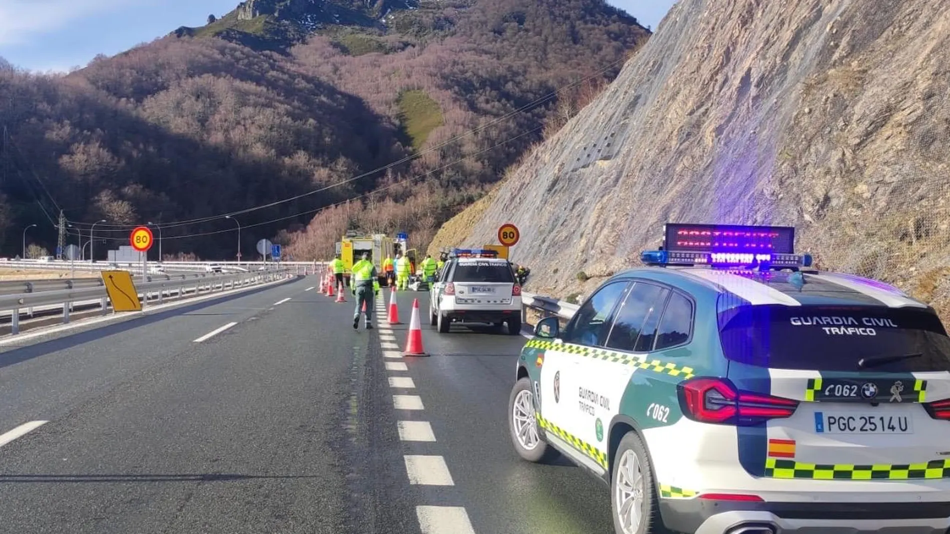 Accidente muy grave en la autopista del Huerna con un conducto herido