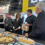 La presidenta de la Diputación de Palencia, Ángeles Armisén, promociona los “Alimentos de Palencia” en la Feria de Sirha Lyon 2025