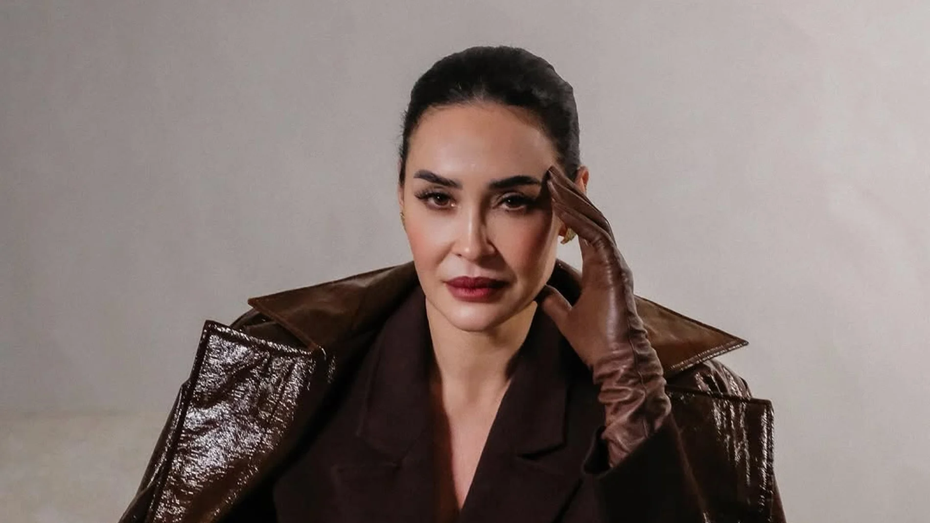 Vicky Martín Berrocal con look marrón.