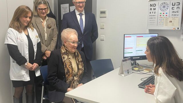 El consejero de Salud, Juan José Pedreño, presentó el ‘Programa Cuidamos+75’, sobre el impacto de la pandemia en la salud de mayores de 75 años y sus cuidadores en el centro de salud Floridablanca de Murcia.