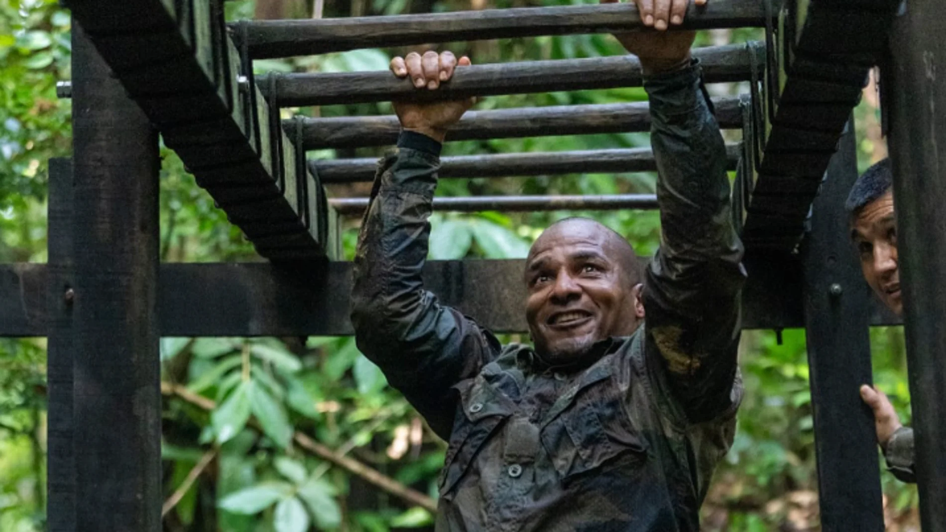 Florent Malouda durante sus ejercicios militares en la selva