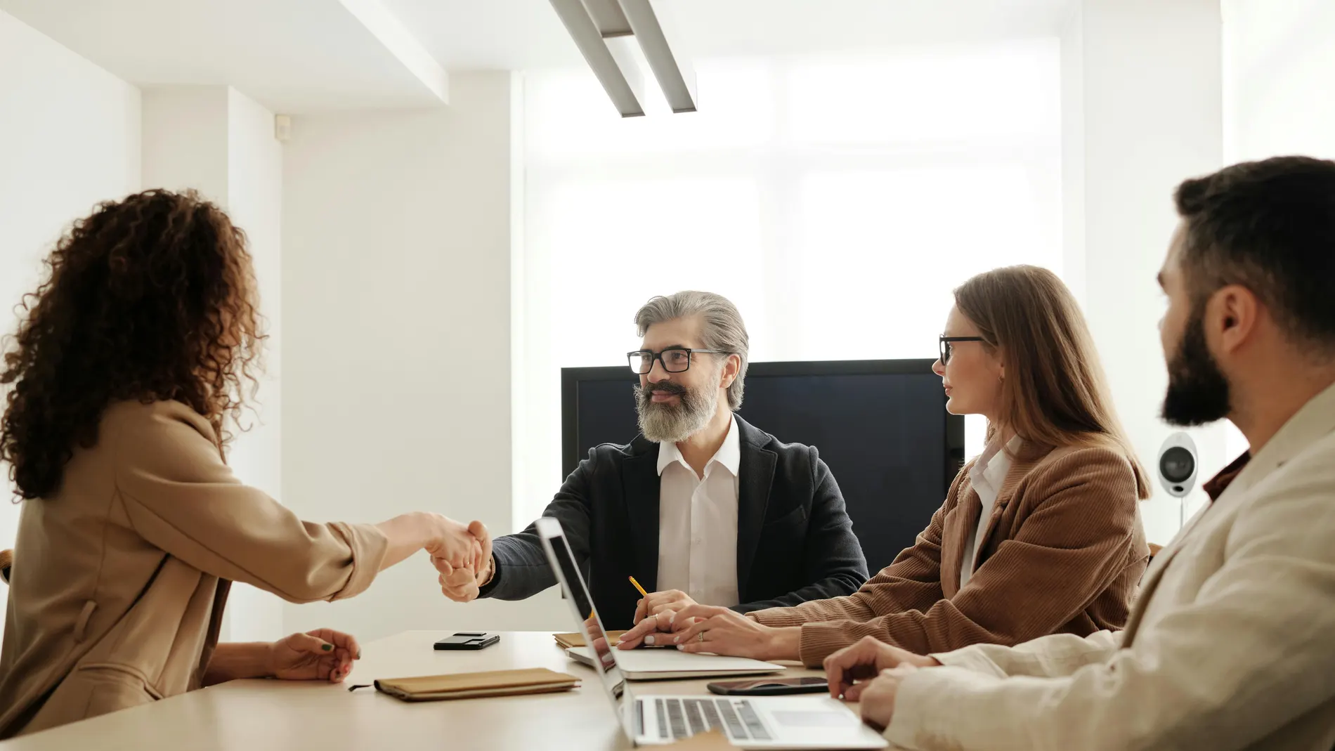 Saludo en una entrevista de trabajo