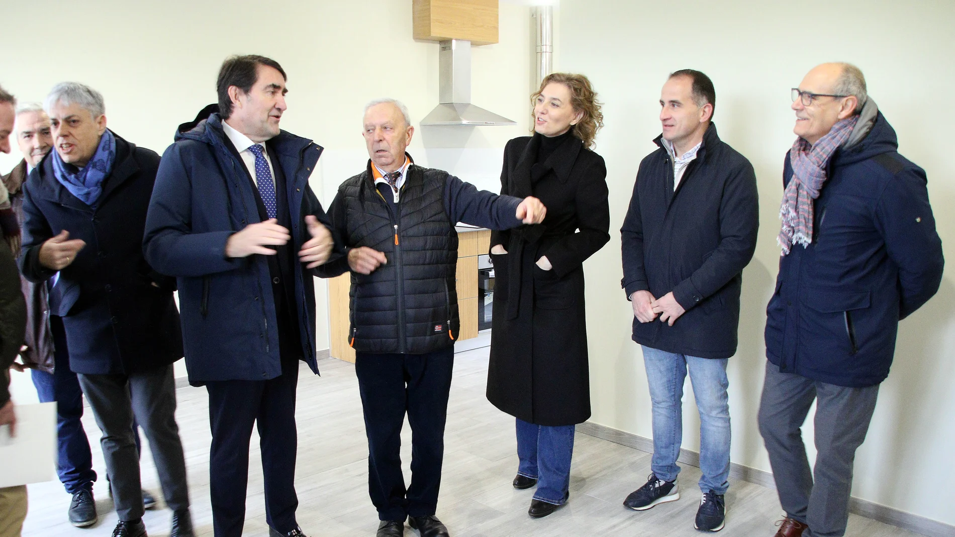 El consejero de Medio Ambiente, Vivienda y Ordenación del Territorio, Juan Carlos Suárez-Quiñones, firma un protocolo del programa Rehabitare para la provincia de León en Villamontán de la Valduerna